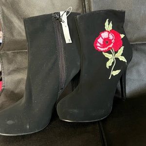 Madeline Stuart booties 🖤🌹